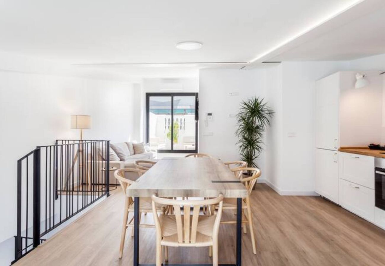 Perfecto para nómadas Amplia mesa de comedor Trabajo desde casa Vacaciones en la playa Escapada a la ciudad Valencia Seguro