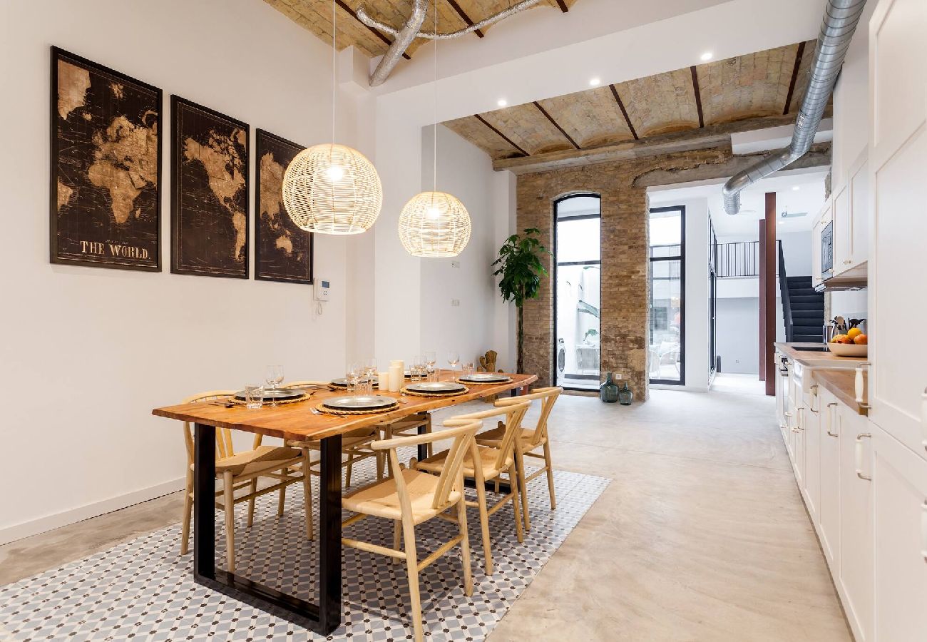 Perfecto para nómadas Amplia mesa de comedor Trabajo desde casa Vacaciones en la playa Escapada a la ciudad Valencia Seguro