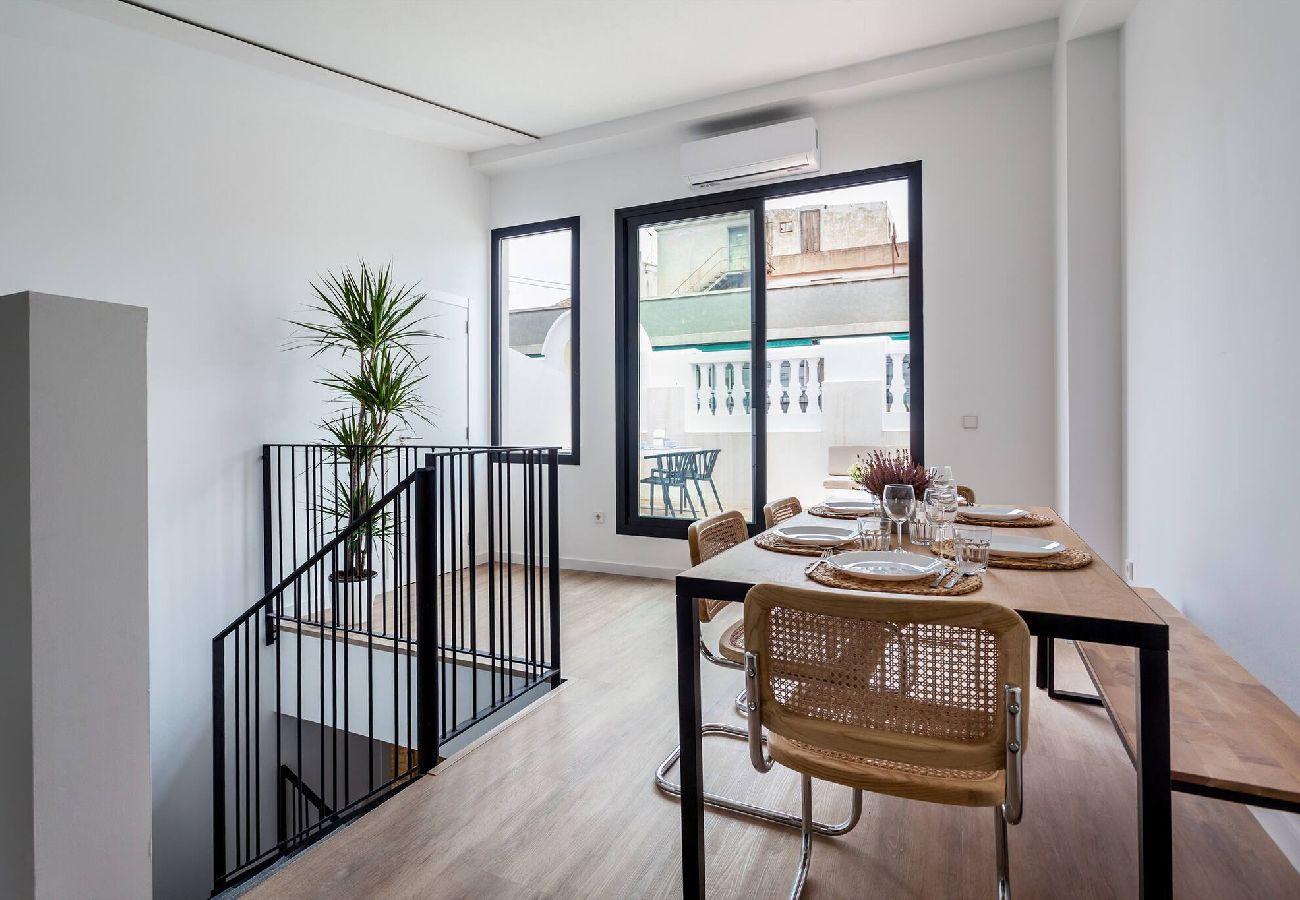 Perfecto para nómadas Amplia mesa de comedor Trabajo desde casa Vacaciones en la playa Escapada a la ciudad Valencia Seguro