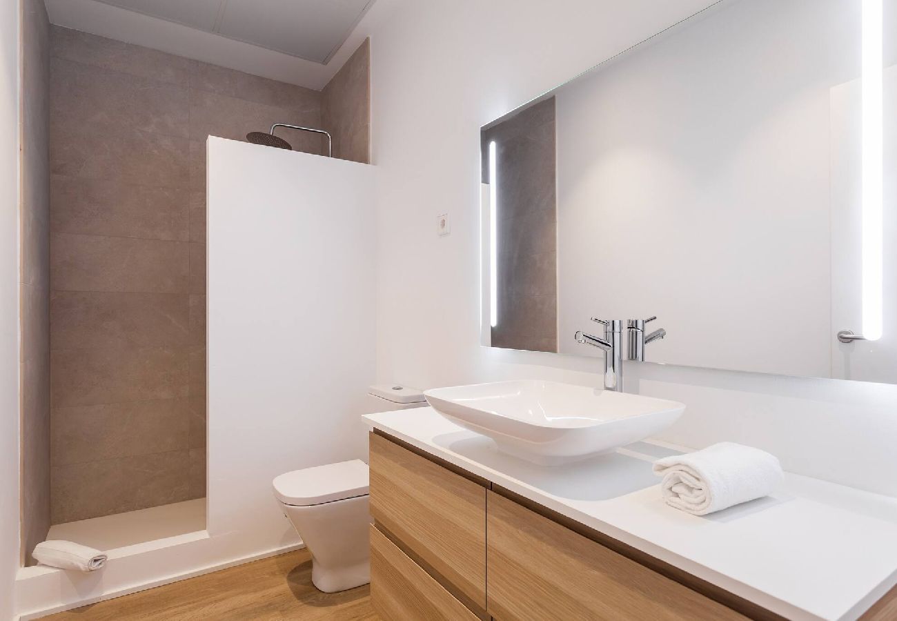 Modern bathroom Wheelchair friendly Walking shower Rainy shower Hot water Clean Spacious bathroom Towels provided